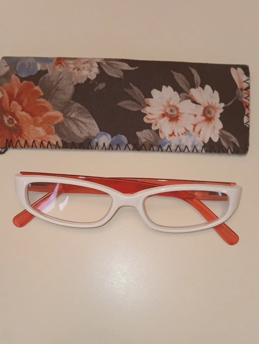 Chico's White Cat-Eye Reading Glasses with Red Temple Accents +2.00 with case